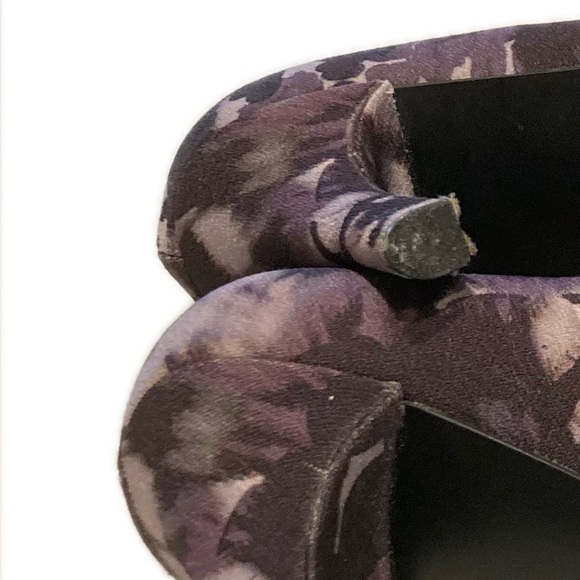 Nine West dress high heeled pumps. Dark purple and grays. Size 8.5. - Picture 6 of 6